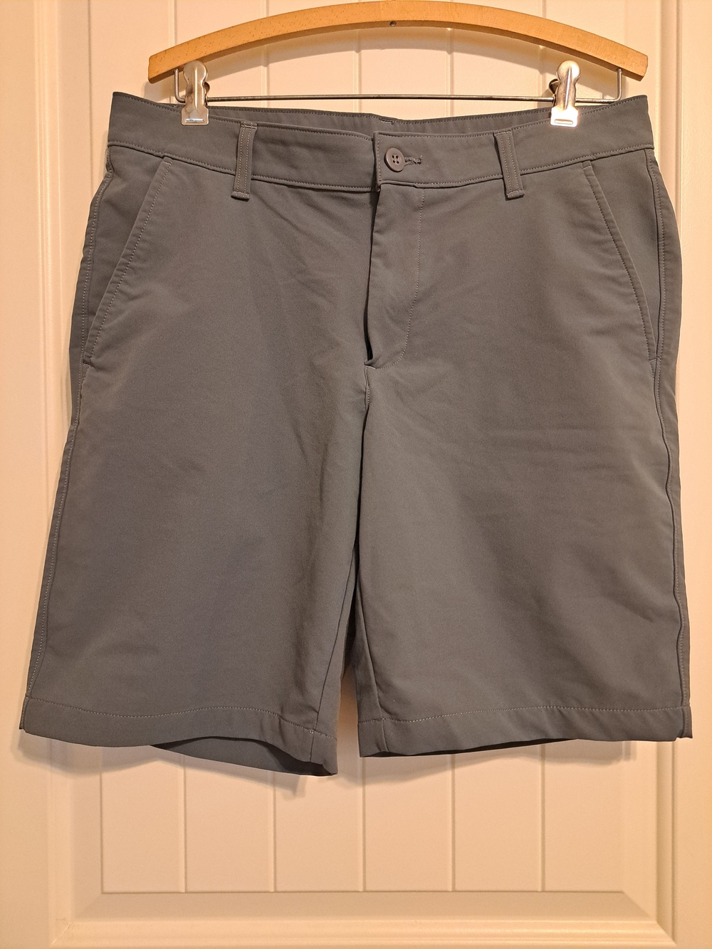 Under Armour Men's Gray Flat Front Golf Shorts Size 34